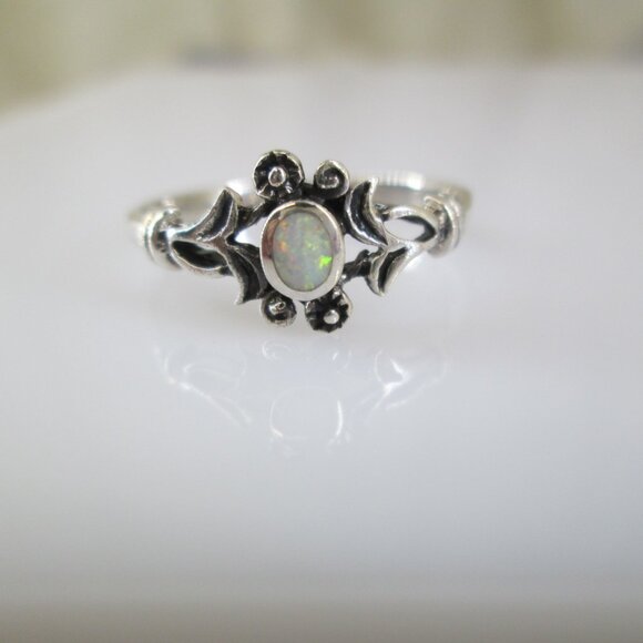 Dainty Sterling Silver White OPAL Ring>Opal ring,925 Opal ring,Small Silver ring - Picture 3 of 6